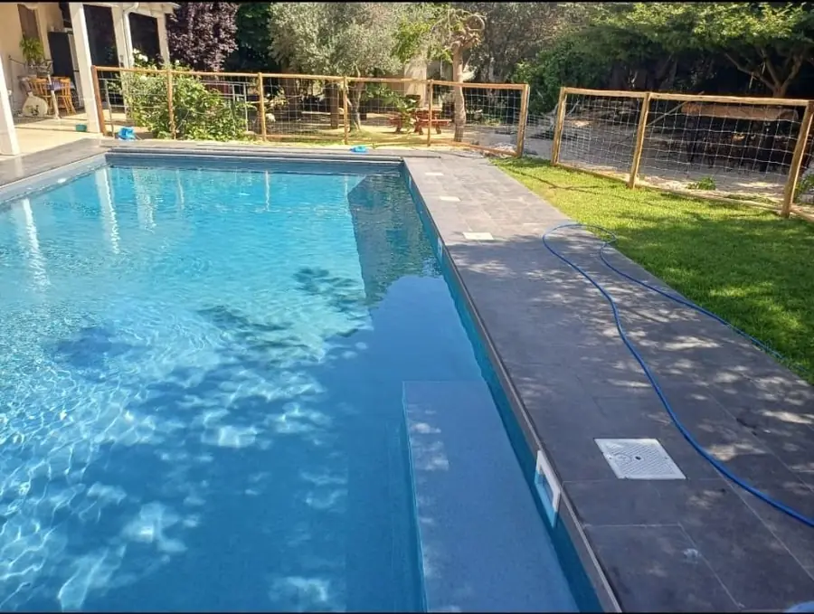 גדר עץ סביב בריכה — סנדה SENADA