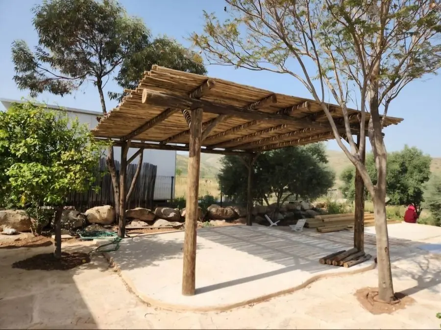 פרגולה בגינה — סנדה SENADA