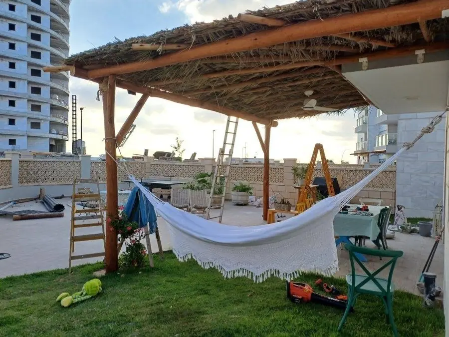 פרגולה ירוקה עם ערסל — סנדה SENADA